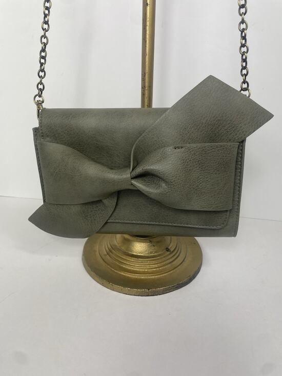 Anthropologie Handbags - Anthropologie Bella Bow Vegan Leather Crossbody/ Clutch Chain Strap Bag EUC